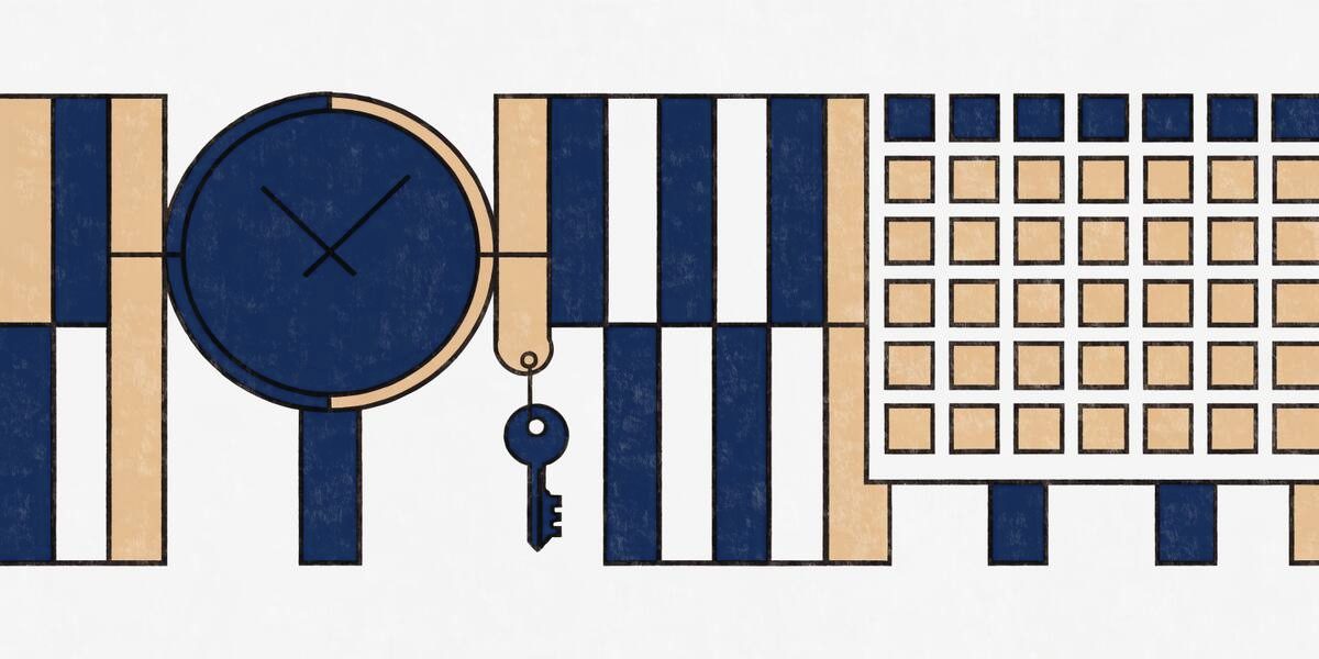 Horloge murale sans chiffres près d'un calendrier aux cases vides, une clé accrochée entre eux